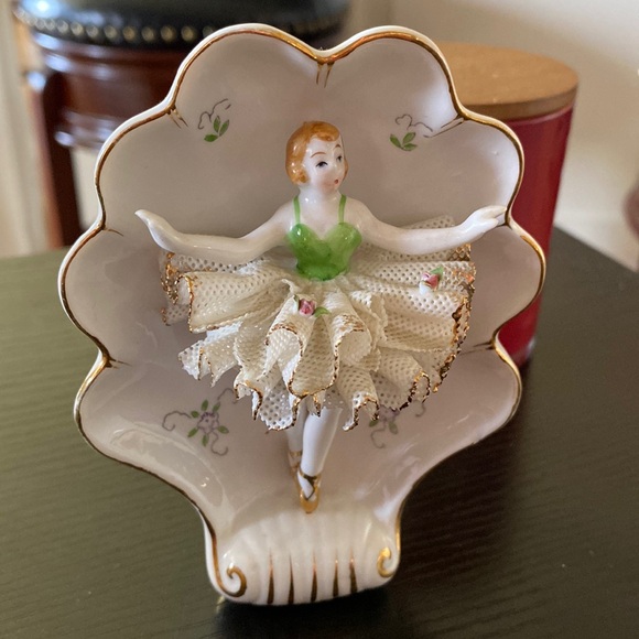Sweet Vintage Ballerina Wall Pocket! - Picture 4 of 13